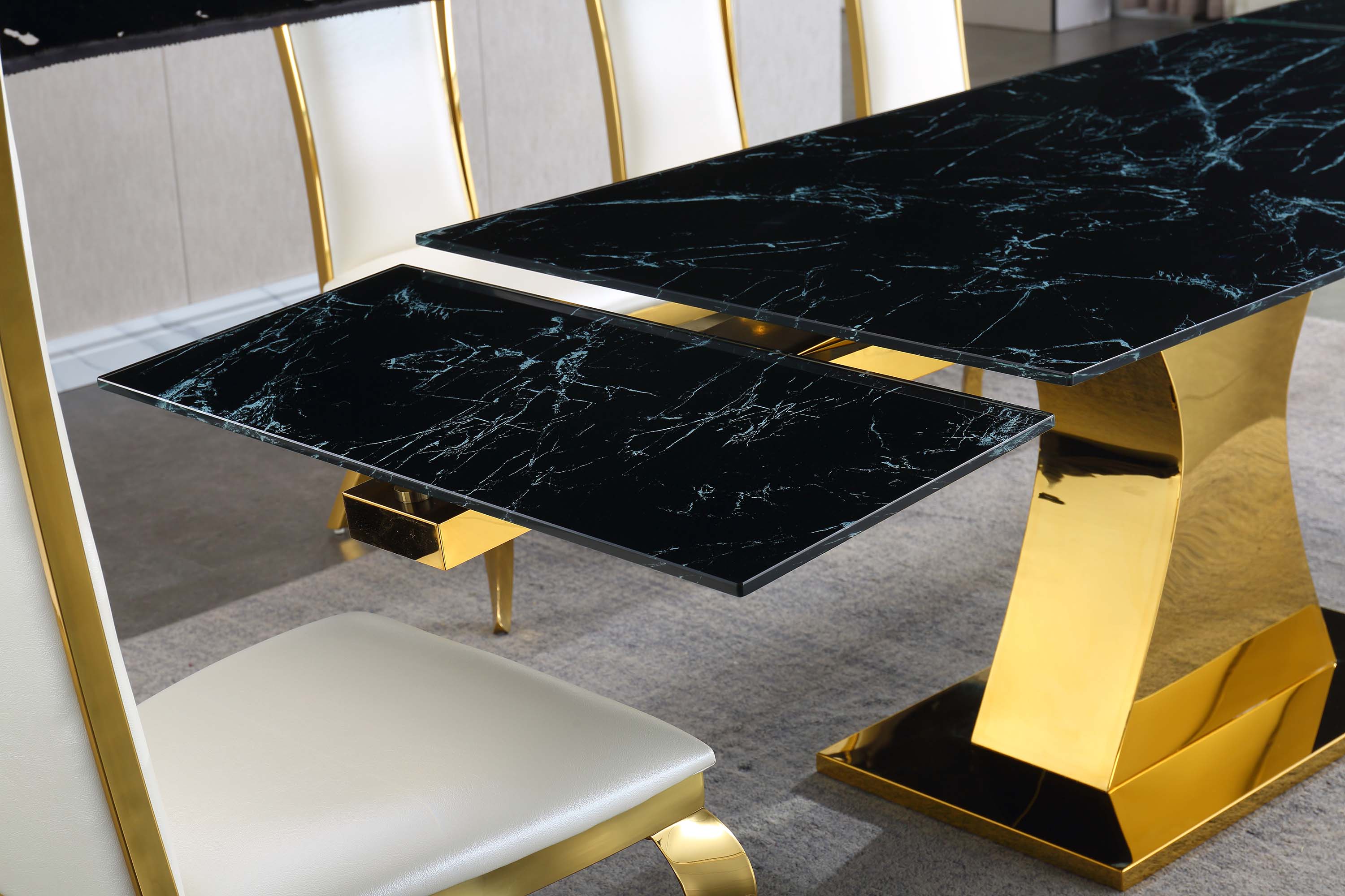 Merdasa Extendable Dining Table