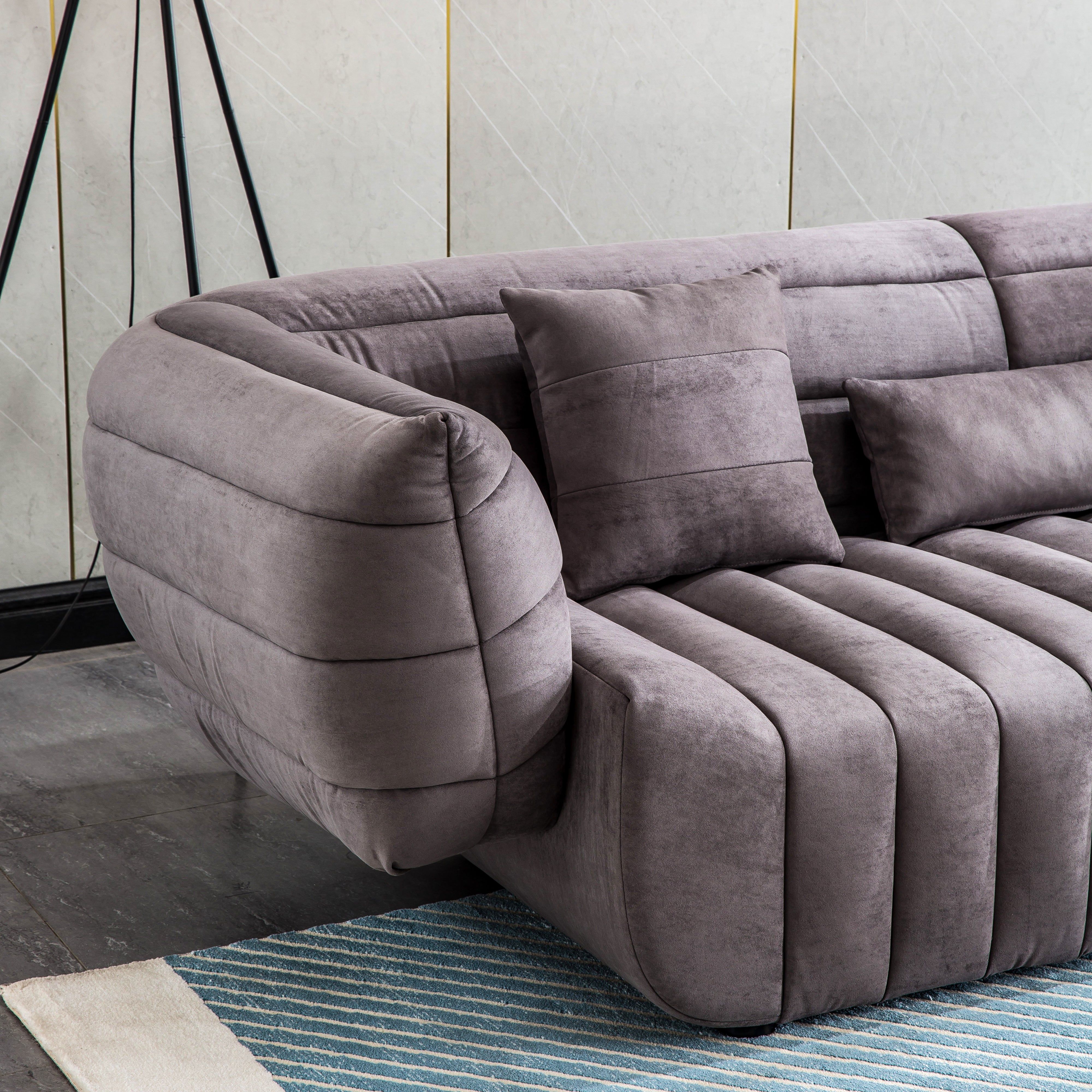 Eliuth Sofa