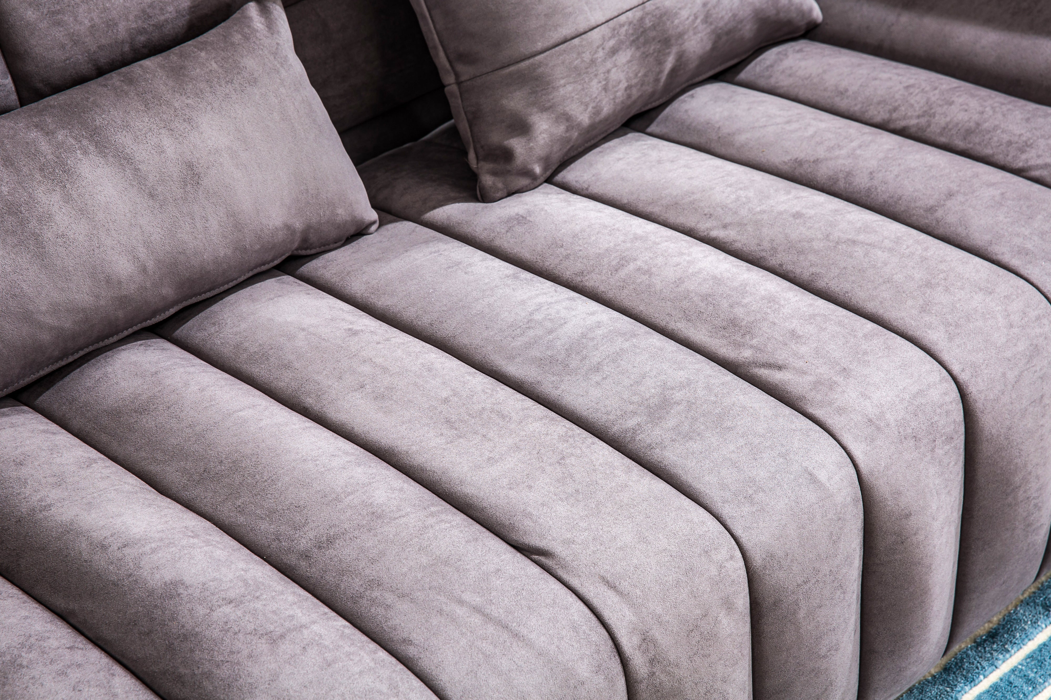 Eliuth Sofa